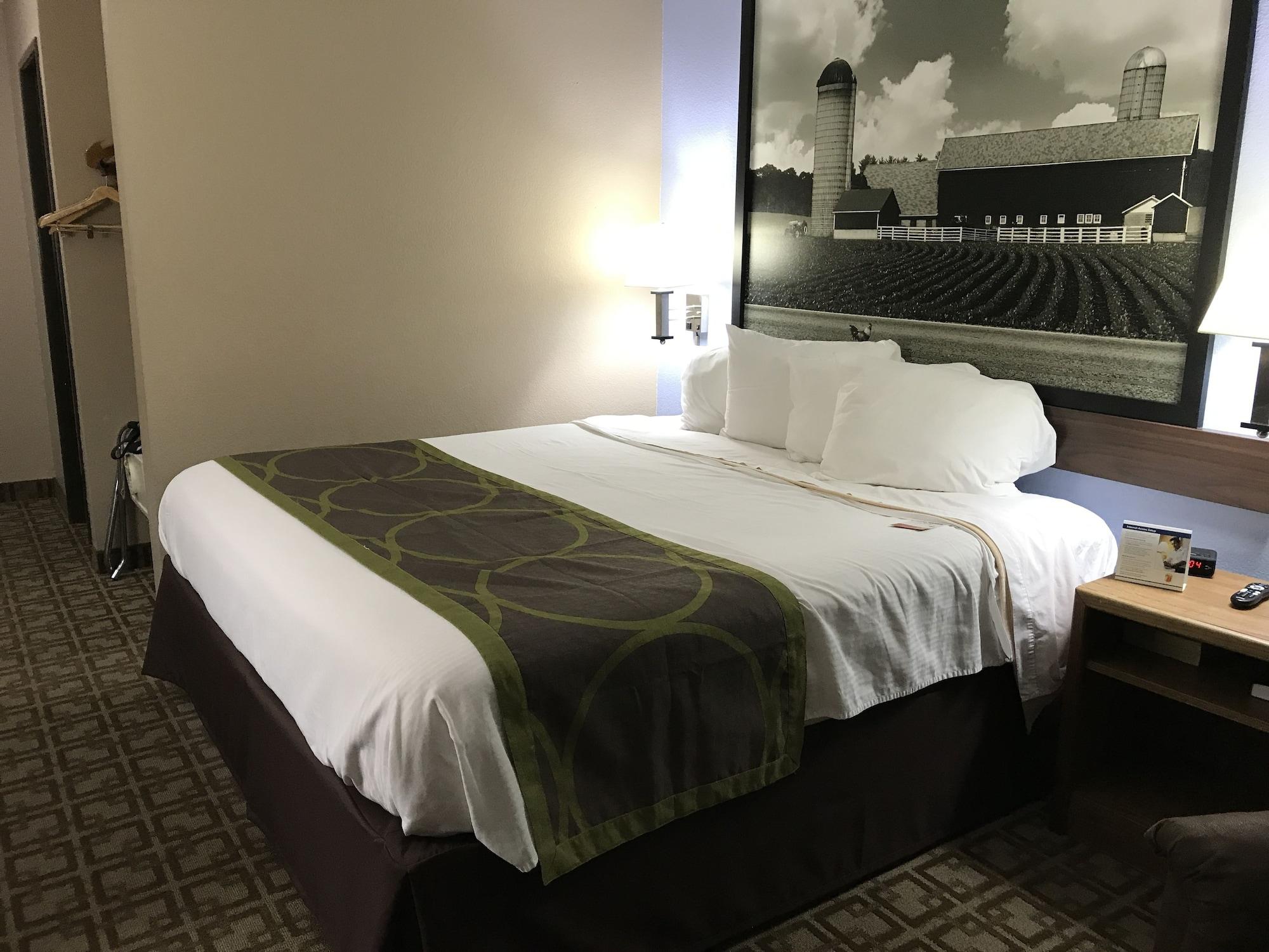 Super 8 By Wyndham Omaha/west Dodge 2*
