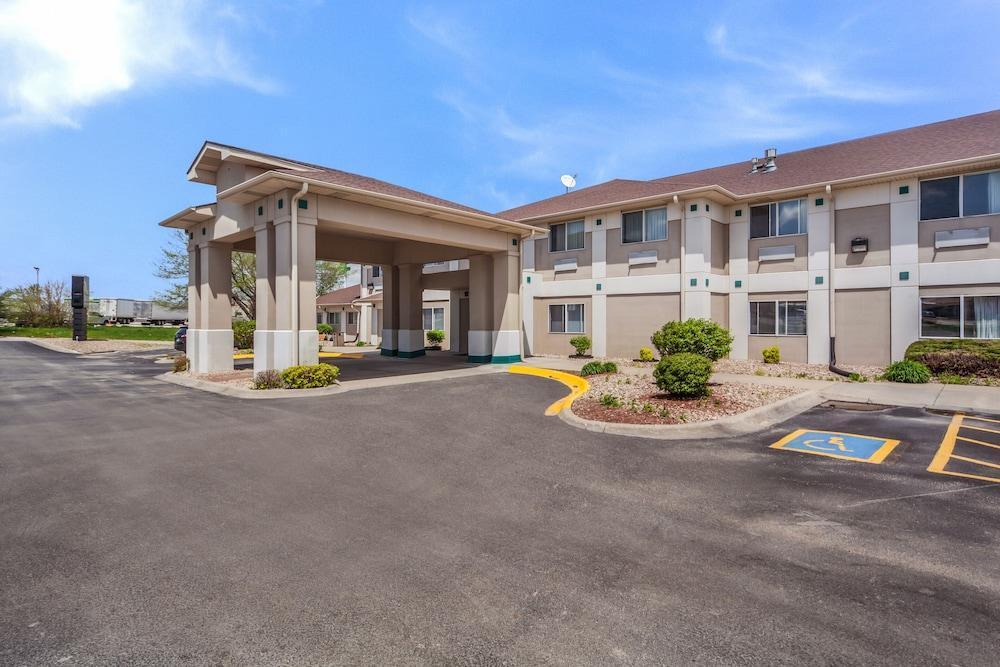 Quality & West - Ne Linclon Hotel Omaha