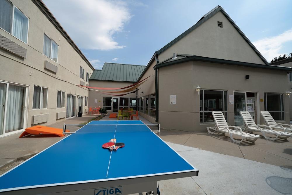 The & Near Zoo Hotel 2*