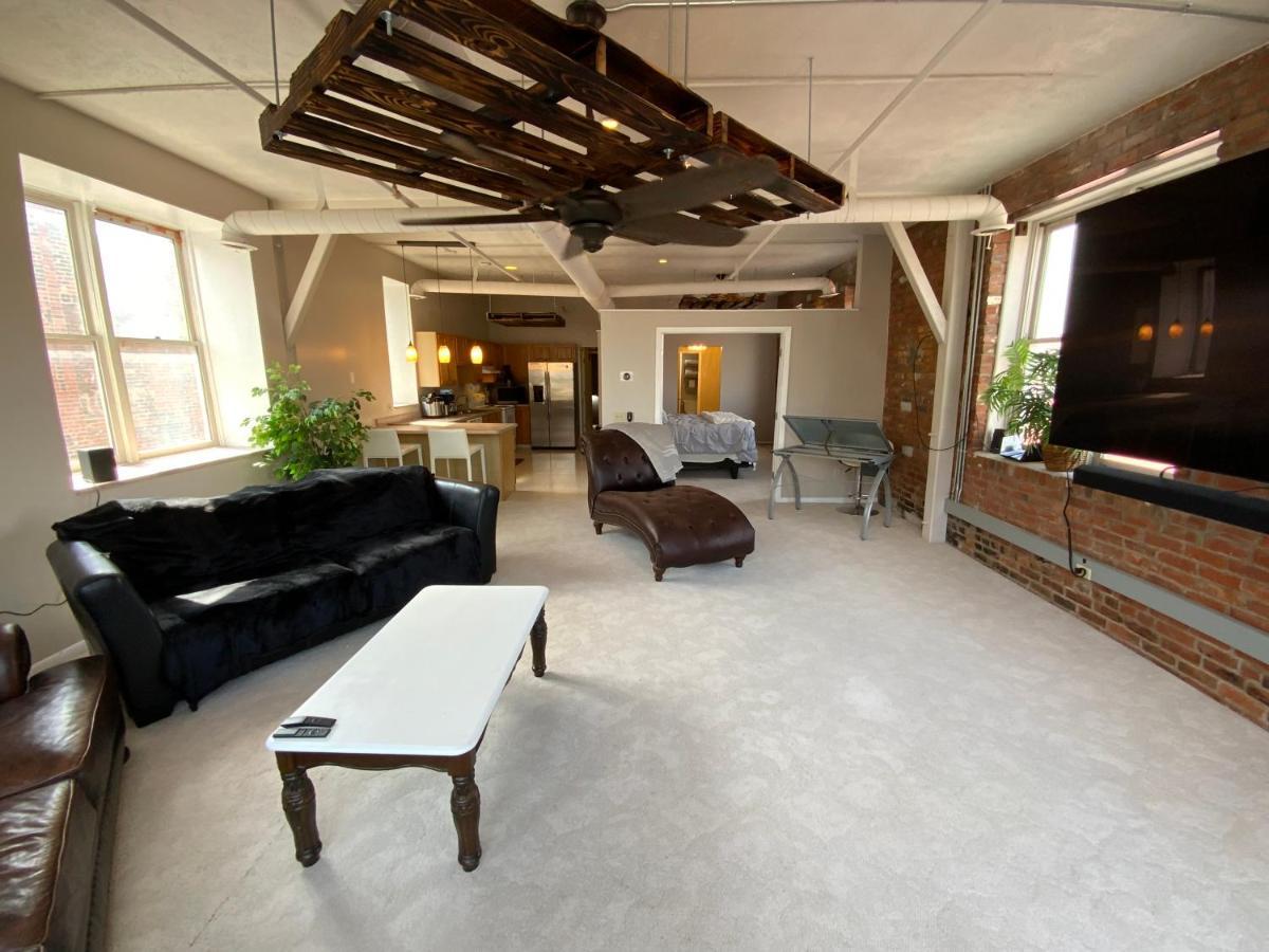 Heart Of The Old Market Sunburst Penthouse!!!