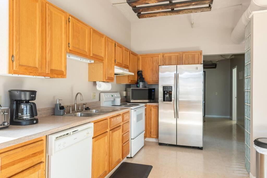 Apartment Heart Of The Old Market Sunburst Penthouse!!! *