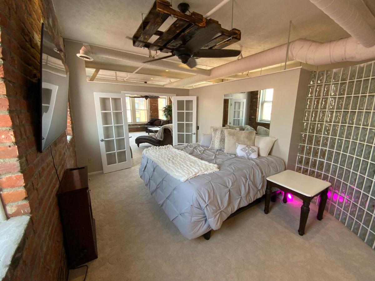 Heart Of The Old Market Sunburst Penthouse!!! *