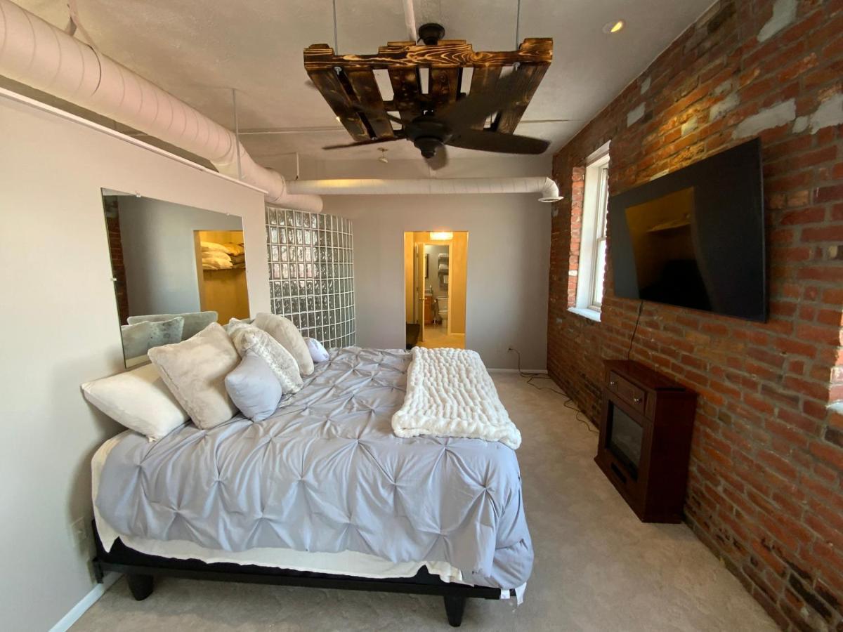 Heart Of The Old Market Sunburst Penthouse!!! *