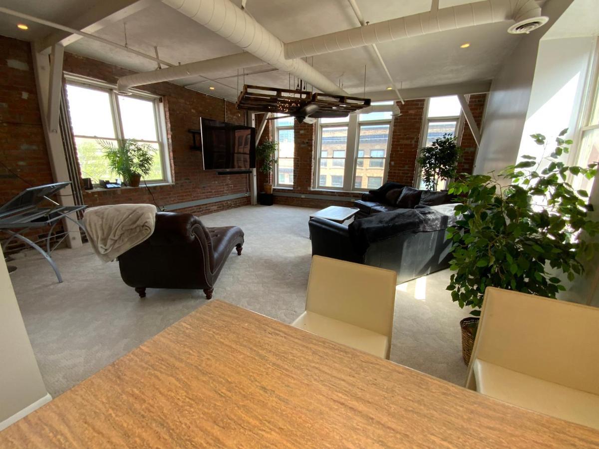 Apartment Heart Of The Old Market Sunburst Penthouse!!! *