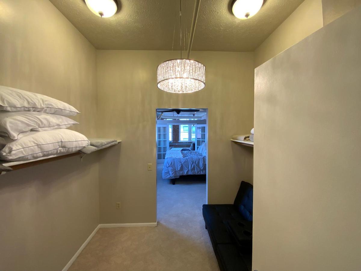 Apartment Heart Of The Old Market Sunburst Penthouse!!!