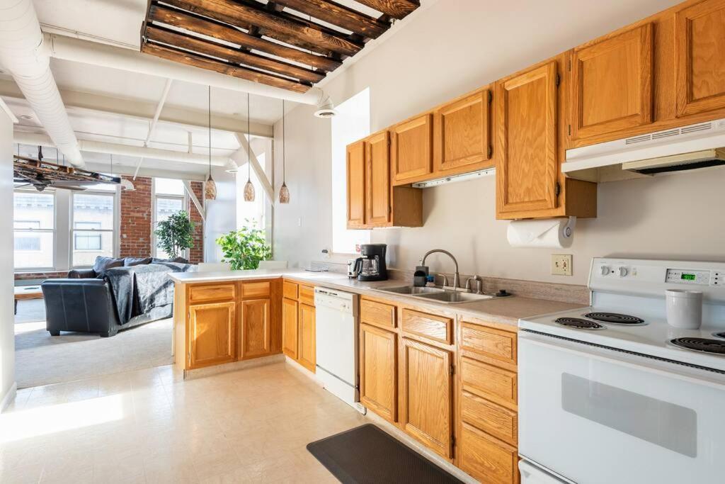 Heart Of The Old Market Sunburst Penthouse!!! Apartment *