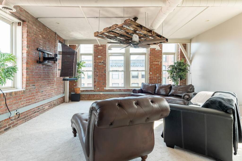 Heart Of The Old Market Sunburst Penthouse!!!
