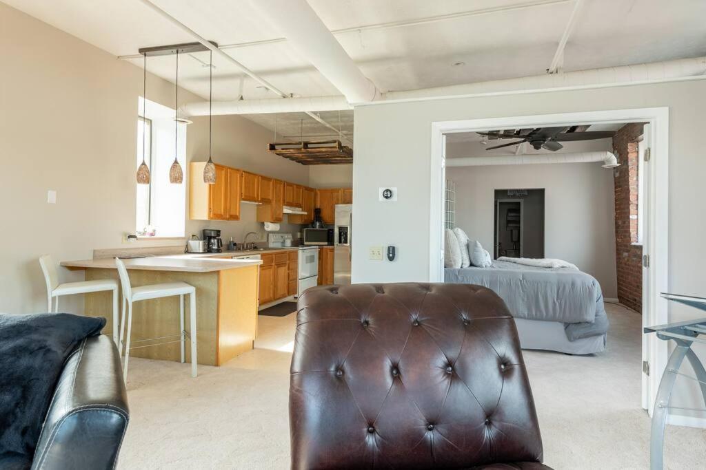 Heart Of The Old Market Sunburst Penthouse!!! Apartment Omaha