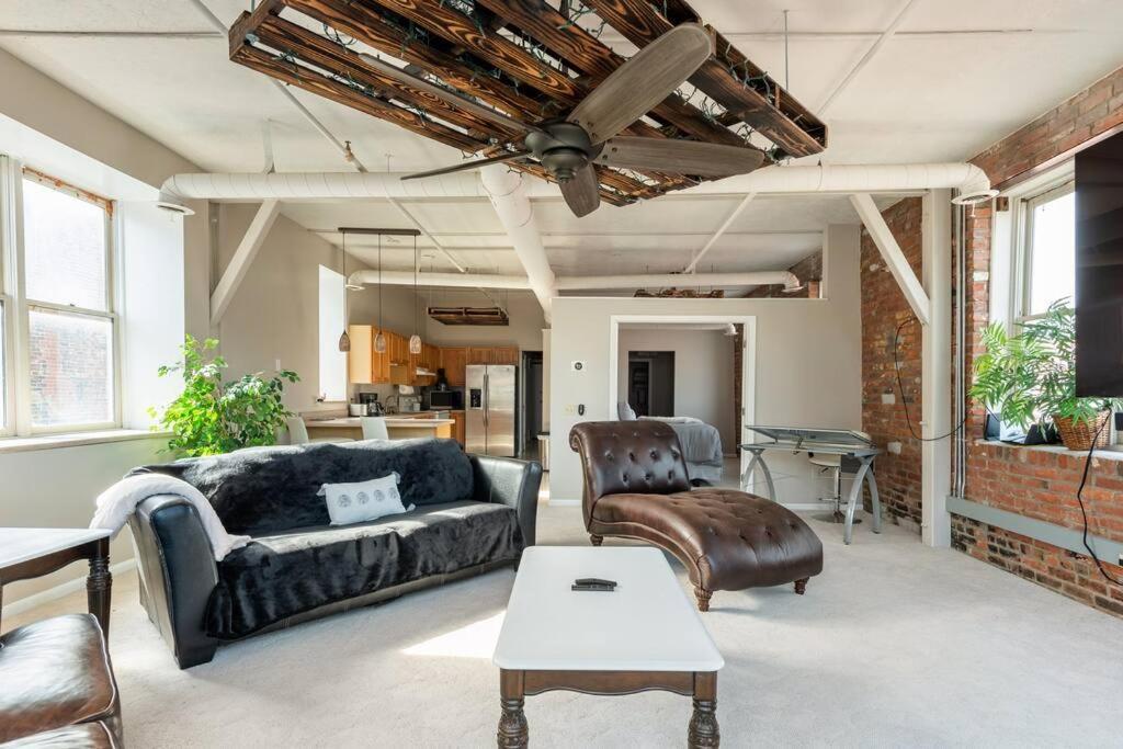 Heart Of The Old Market Sunburst Penthouse!!! Apartment Omaha