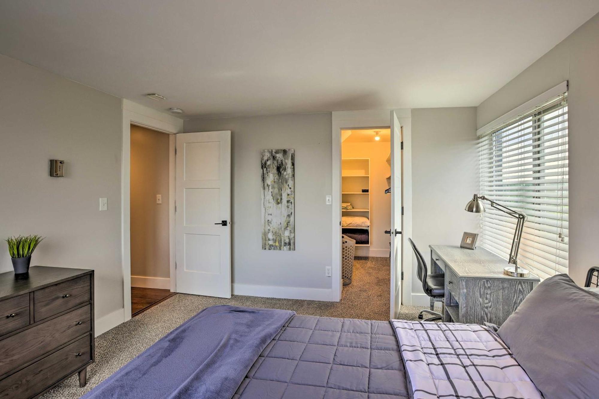 Apartment 7th-floor With Balcony And Park Views