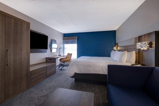 Express & By Ihg 3*