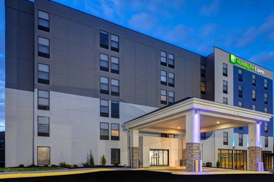 Express & By Ihg 3* Omaha