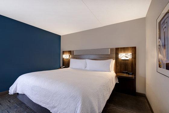 Hotel Express & By Ihg