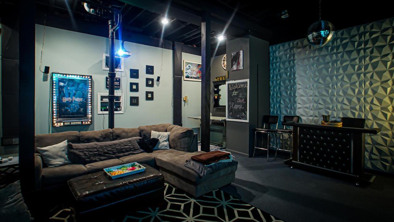 160inch Movie Theater- Great For Movie Night! * Omaha
