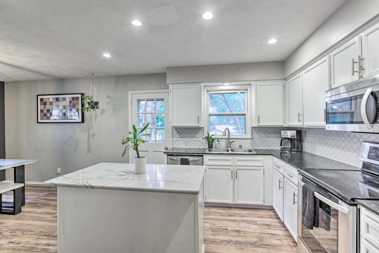 Cozy Walk To Dining, Pets Welcome *