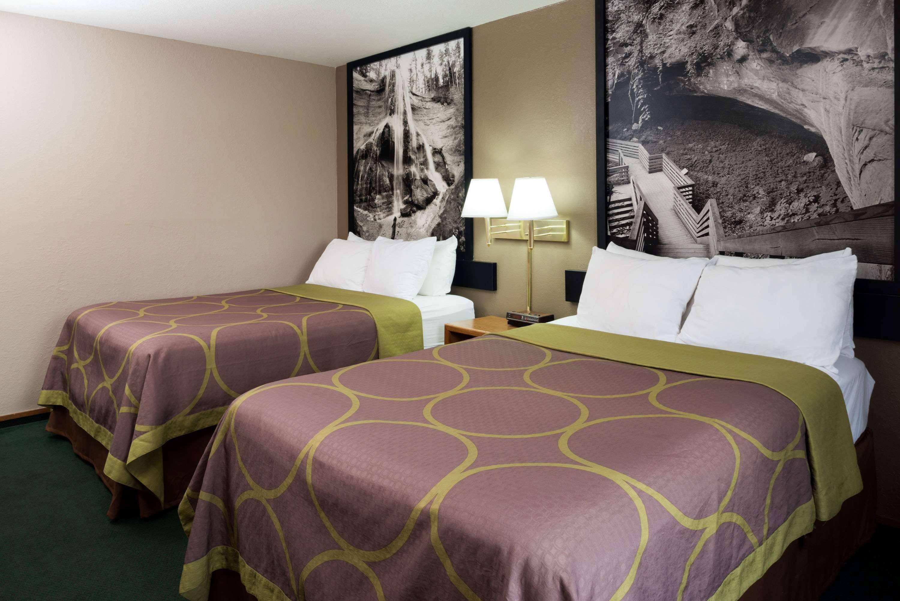 Super 8 By Wyndham Ne Hotel
