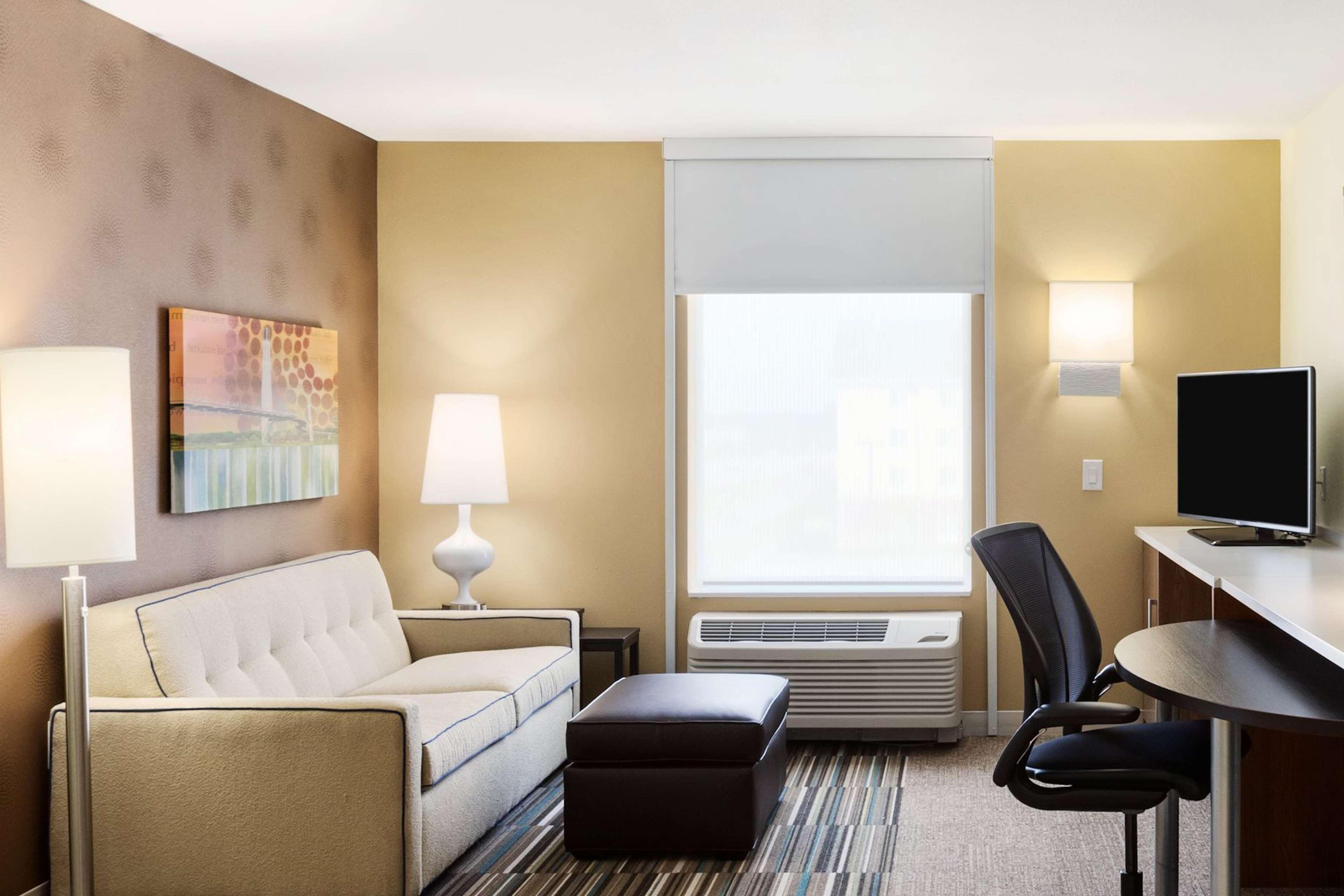 Hotel Home2 By Hilton West Omaha