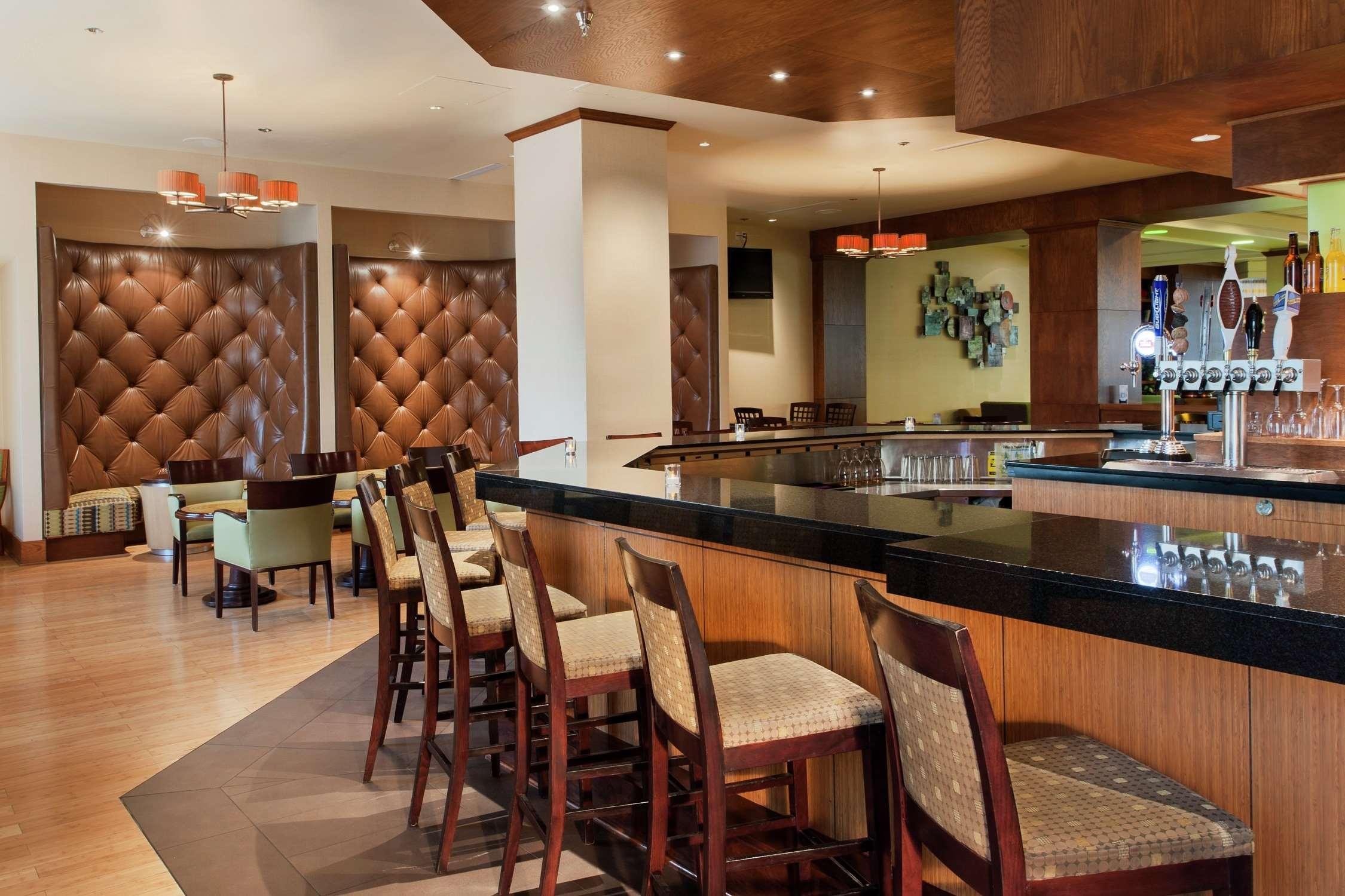 Doubletree By Hilton & Executive Meeting Center Omaha-downtown 4* Omaha