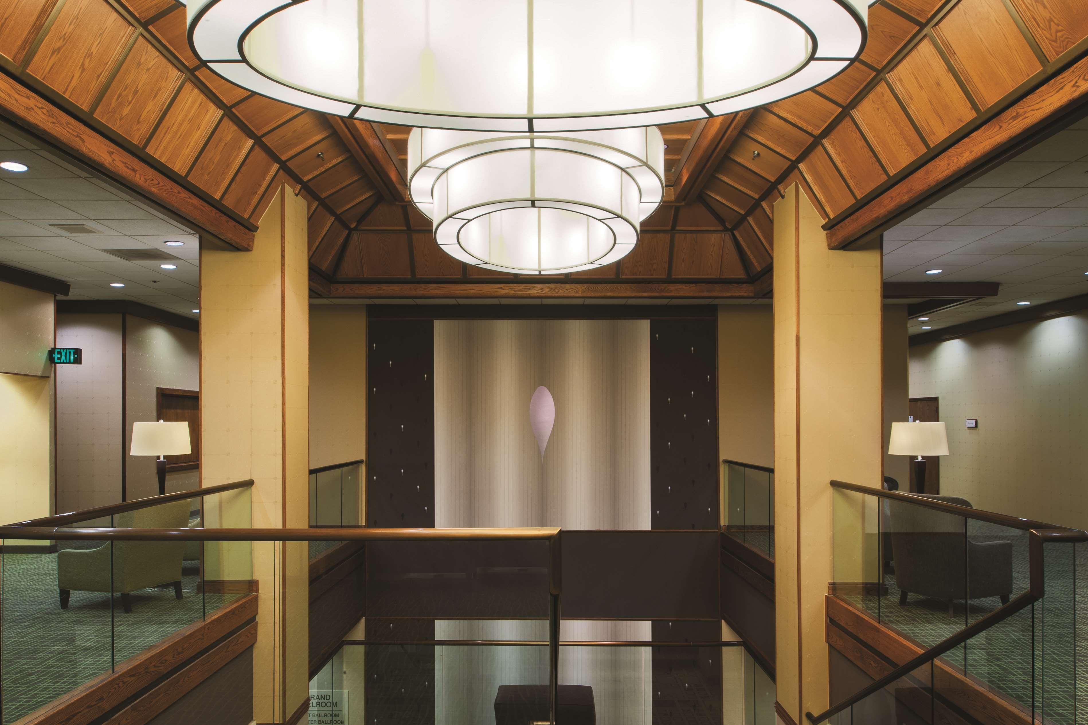 Doubletree By Hilton & Executive Meeting Center Omaha-downtown Hotel 4*