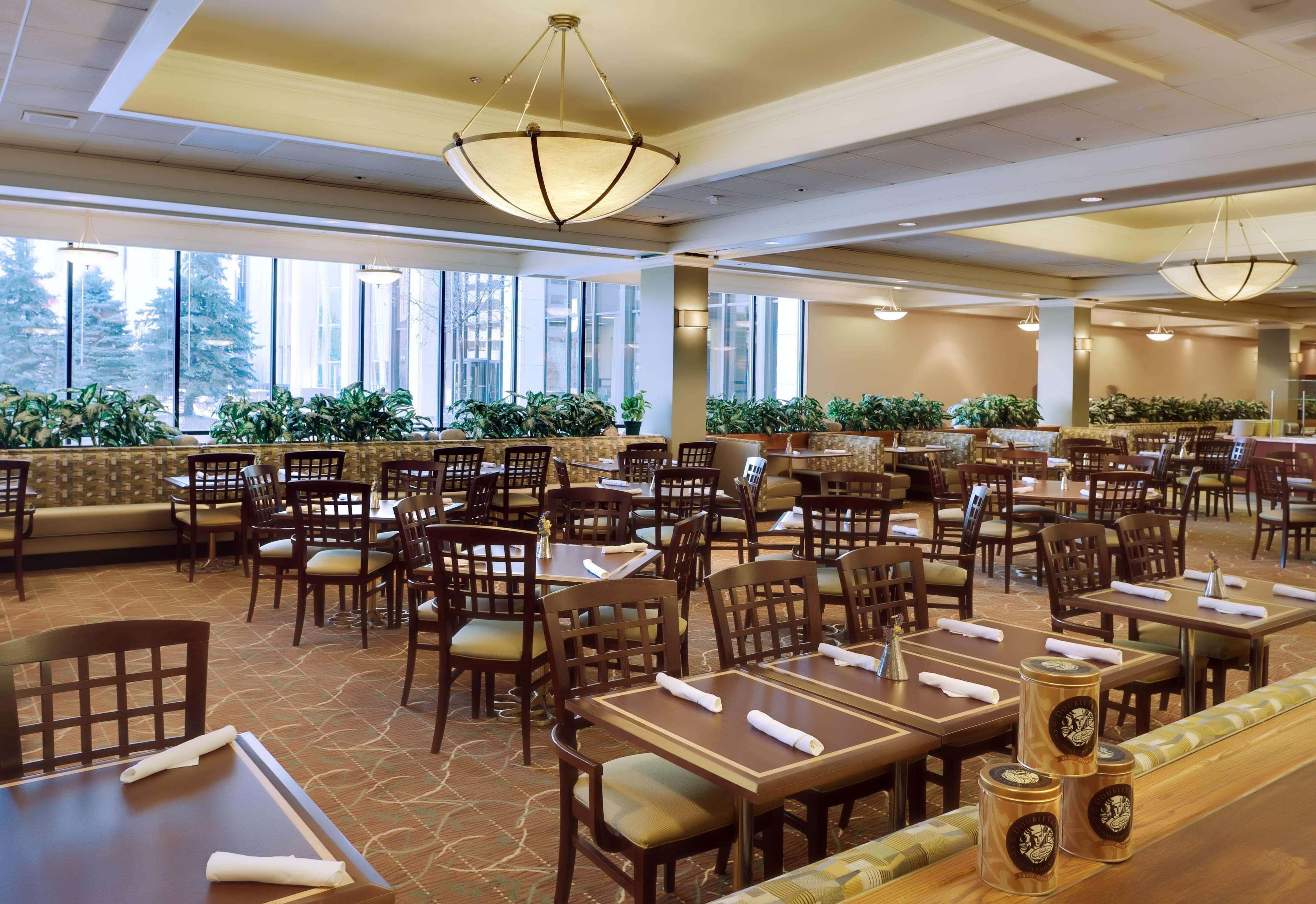 Hotel Doubletree By Hilton & Executive Meeting Center Omaha-downtown Omaha