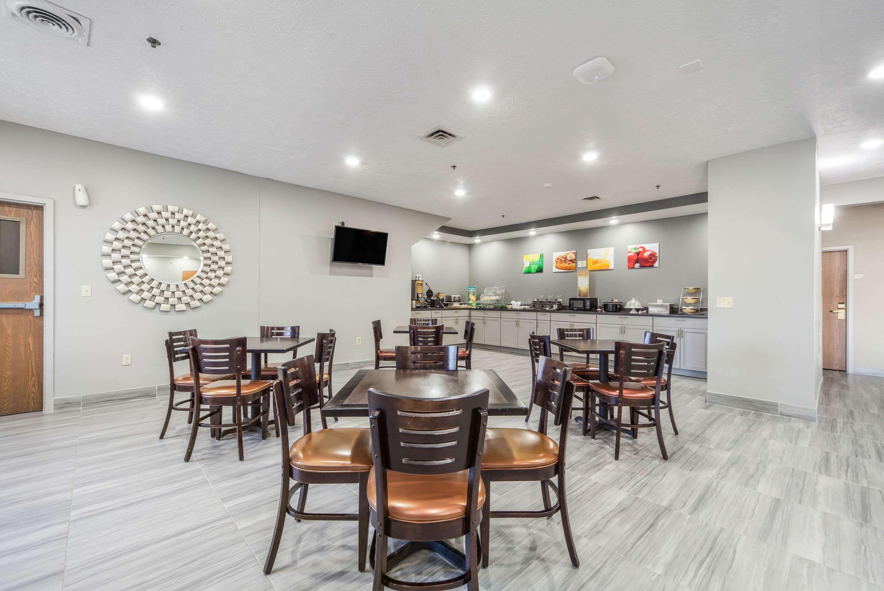 Quality & West - Ne Linclon 2* Omaha