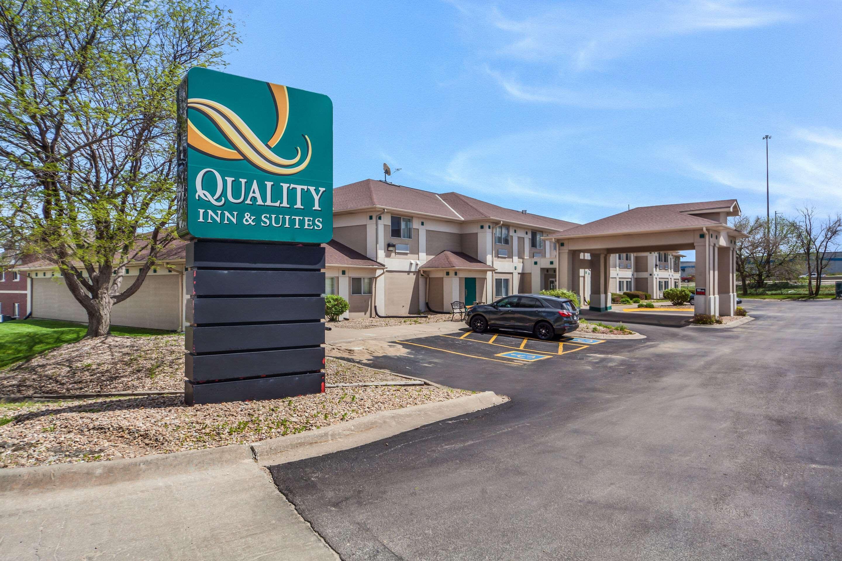 Quality & West - Ne Linclon Hotel 2*