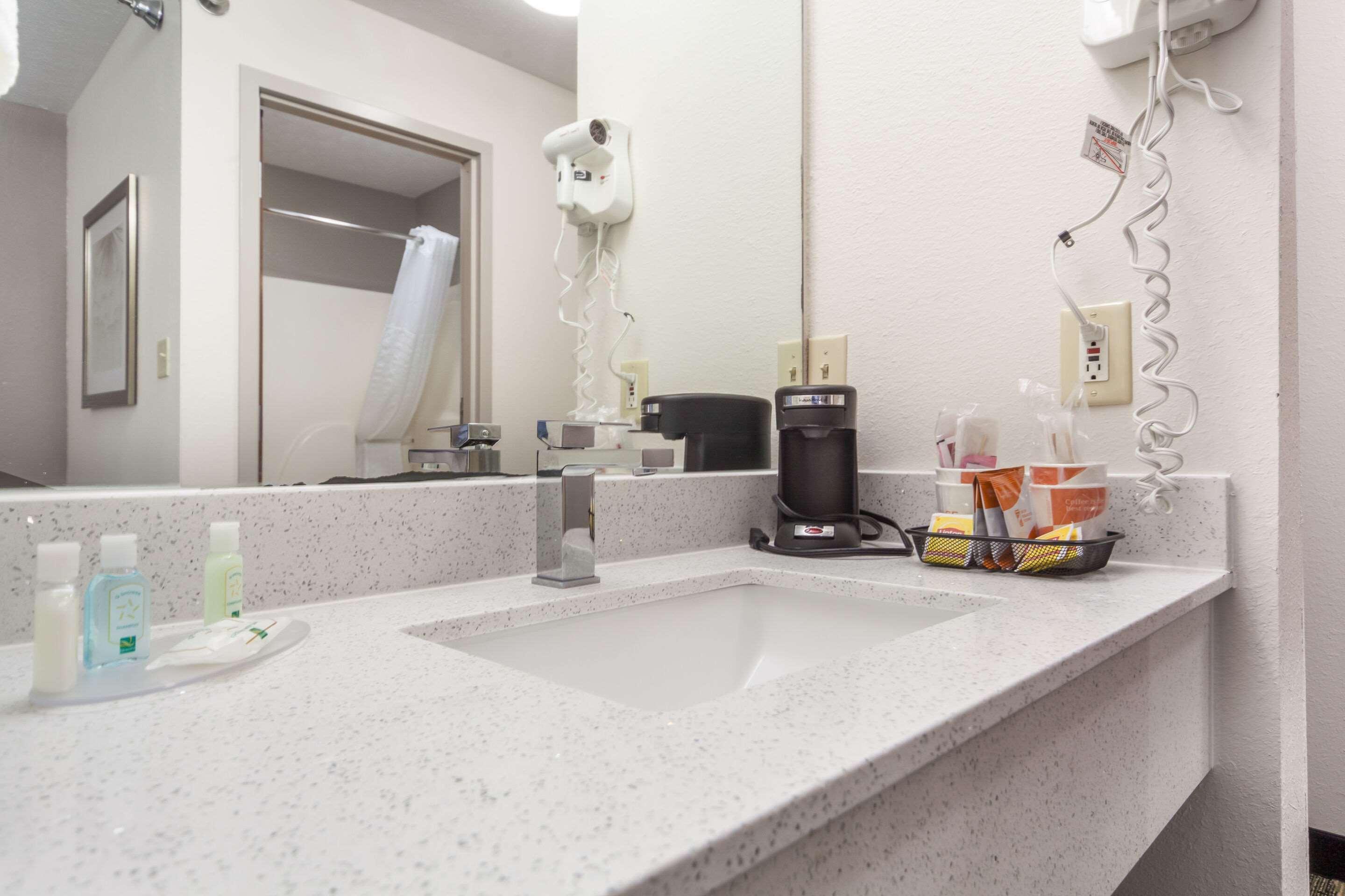 Quality & West - Ne Linclon Hotel Omaha