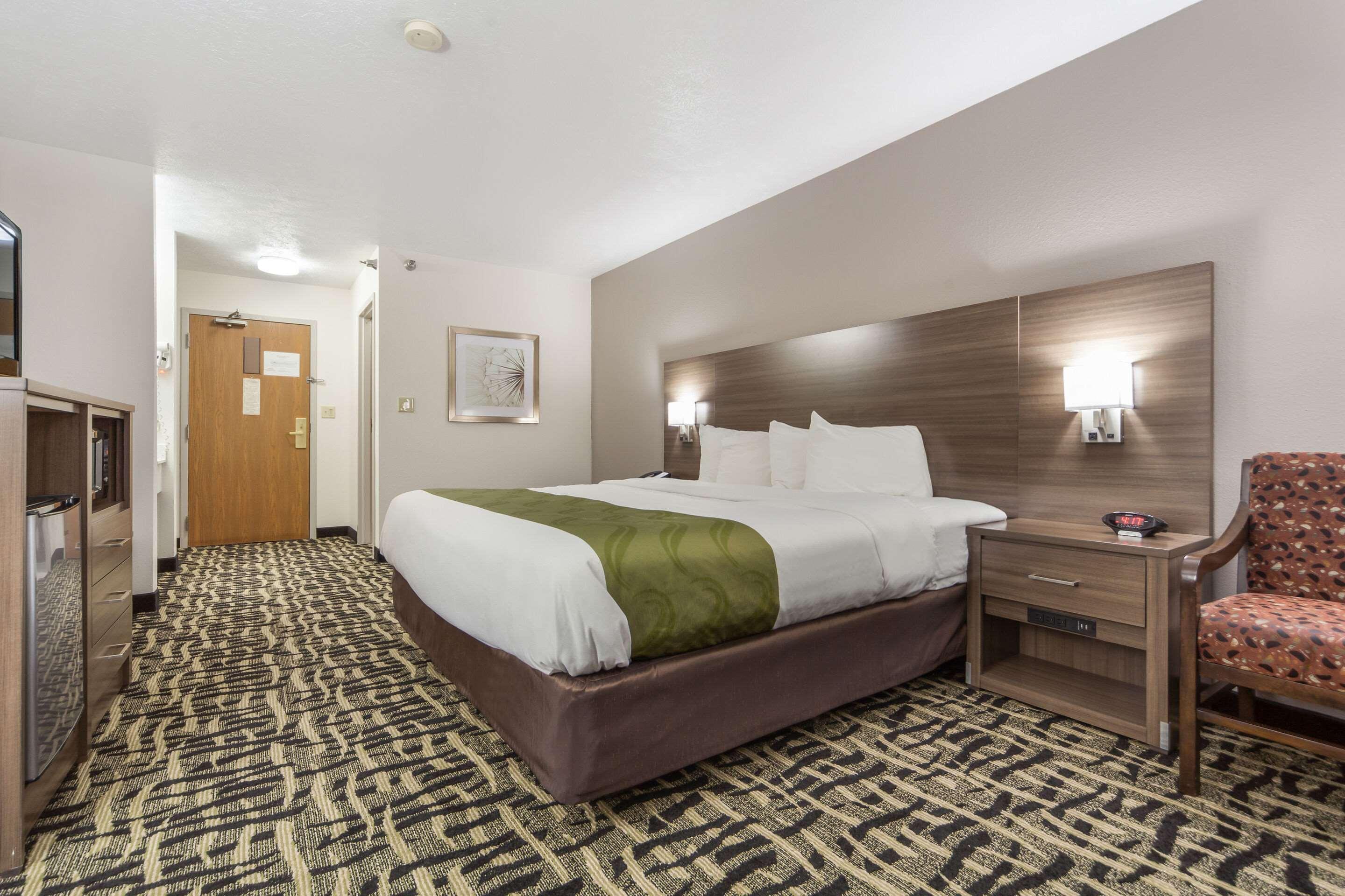 Quality & West - Ne Linclon Hotel 2*