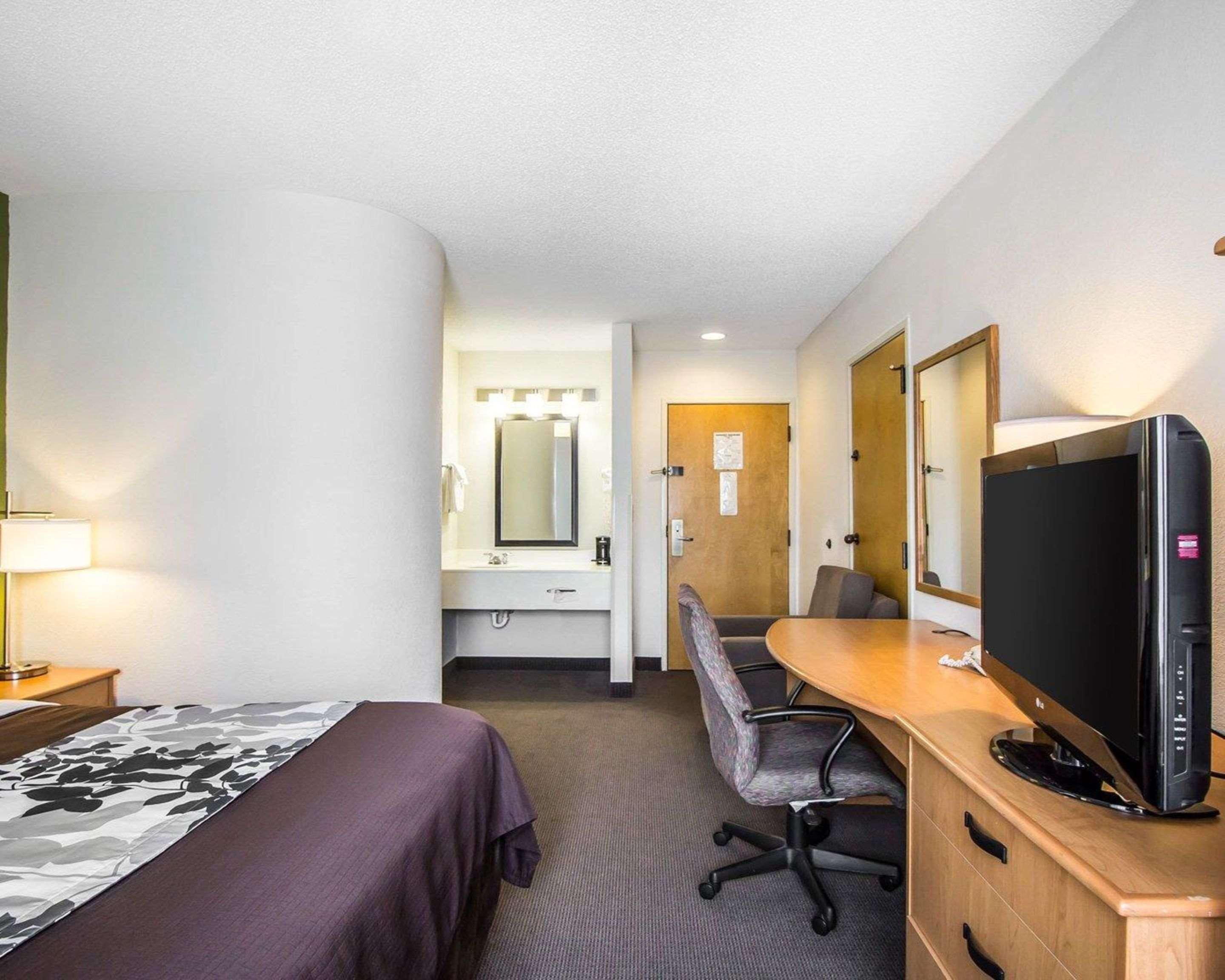 Sleep & Airport Hotel 2*