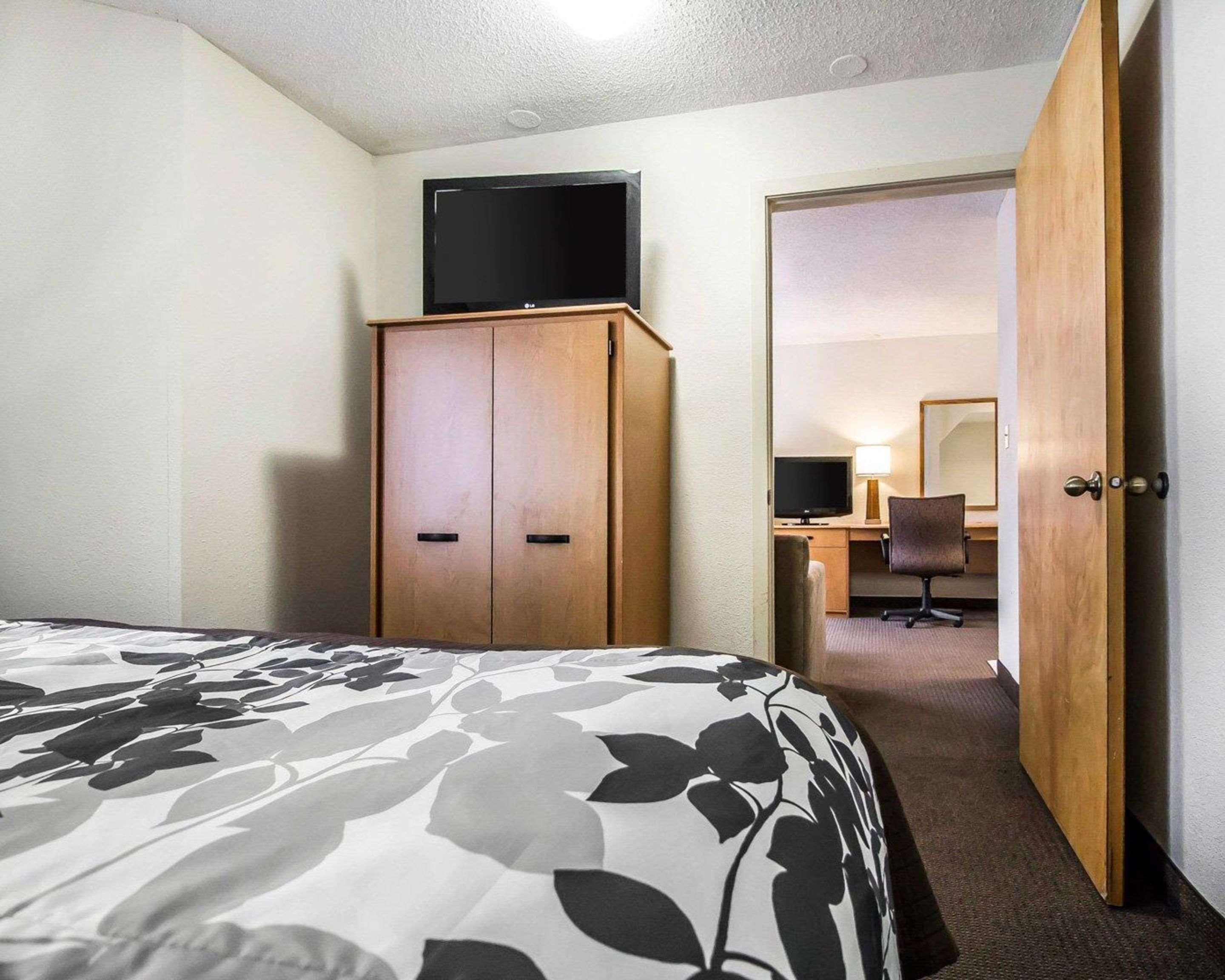 Sleep & Airport Hotel