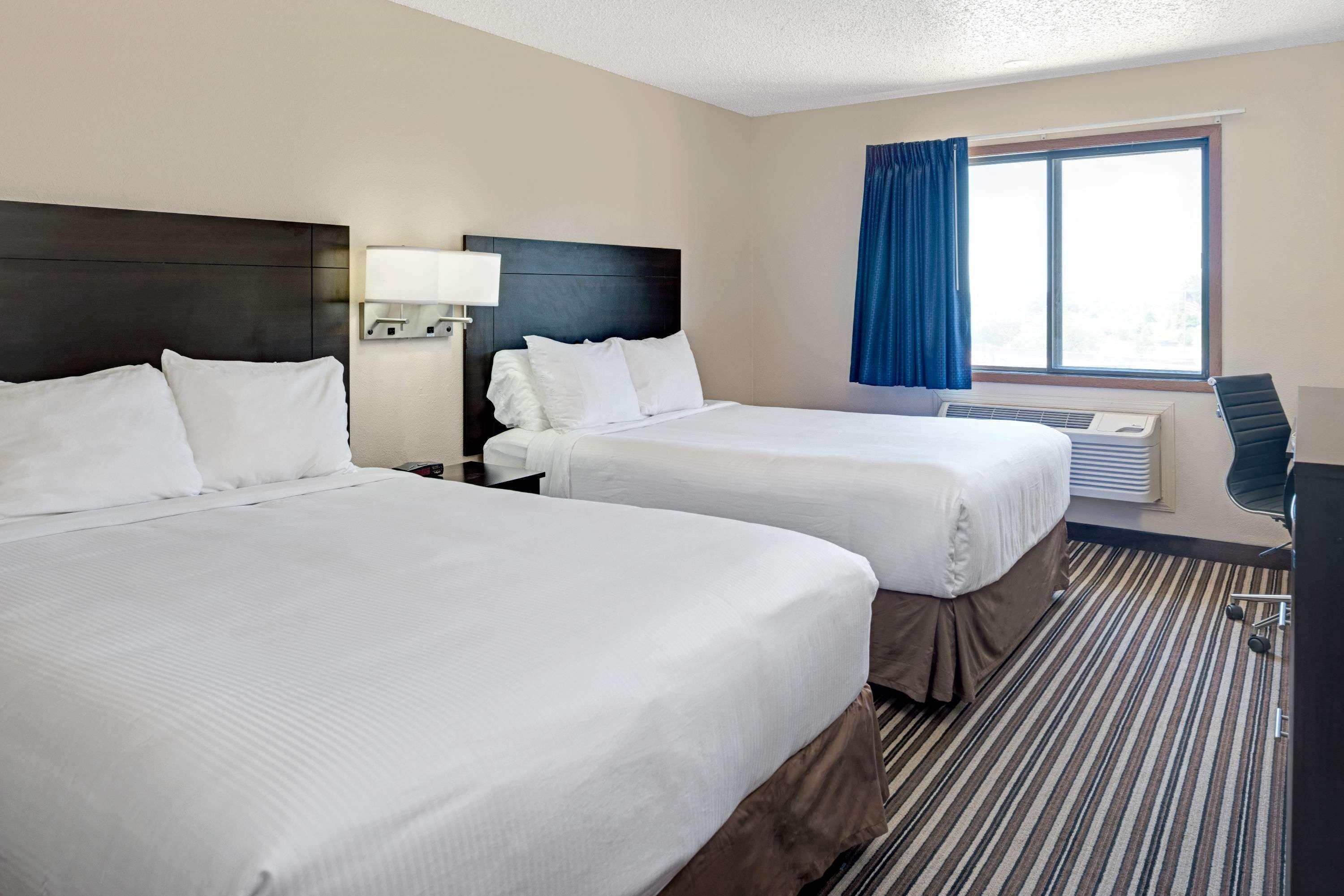Hotel Super 8 By Wyndham I-80 West 2*