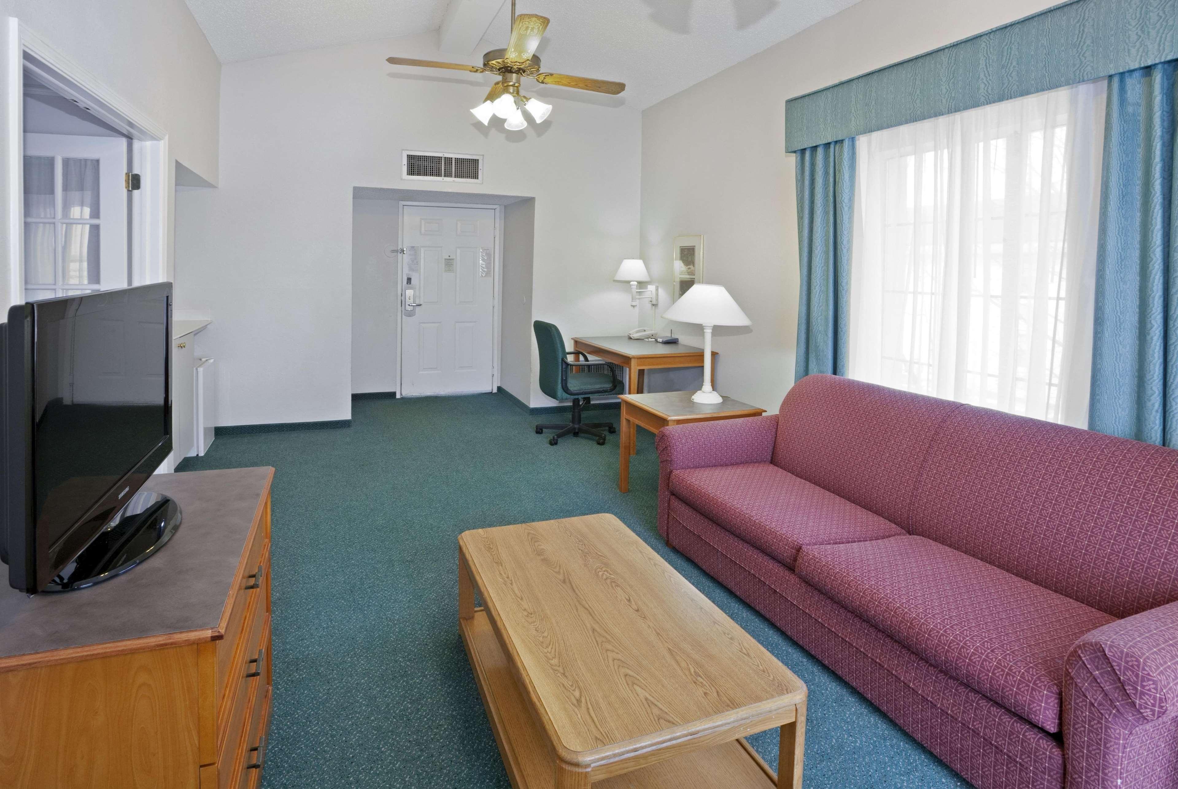 La Quinta By Wyndham West