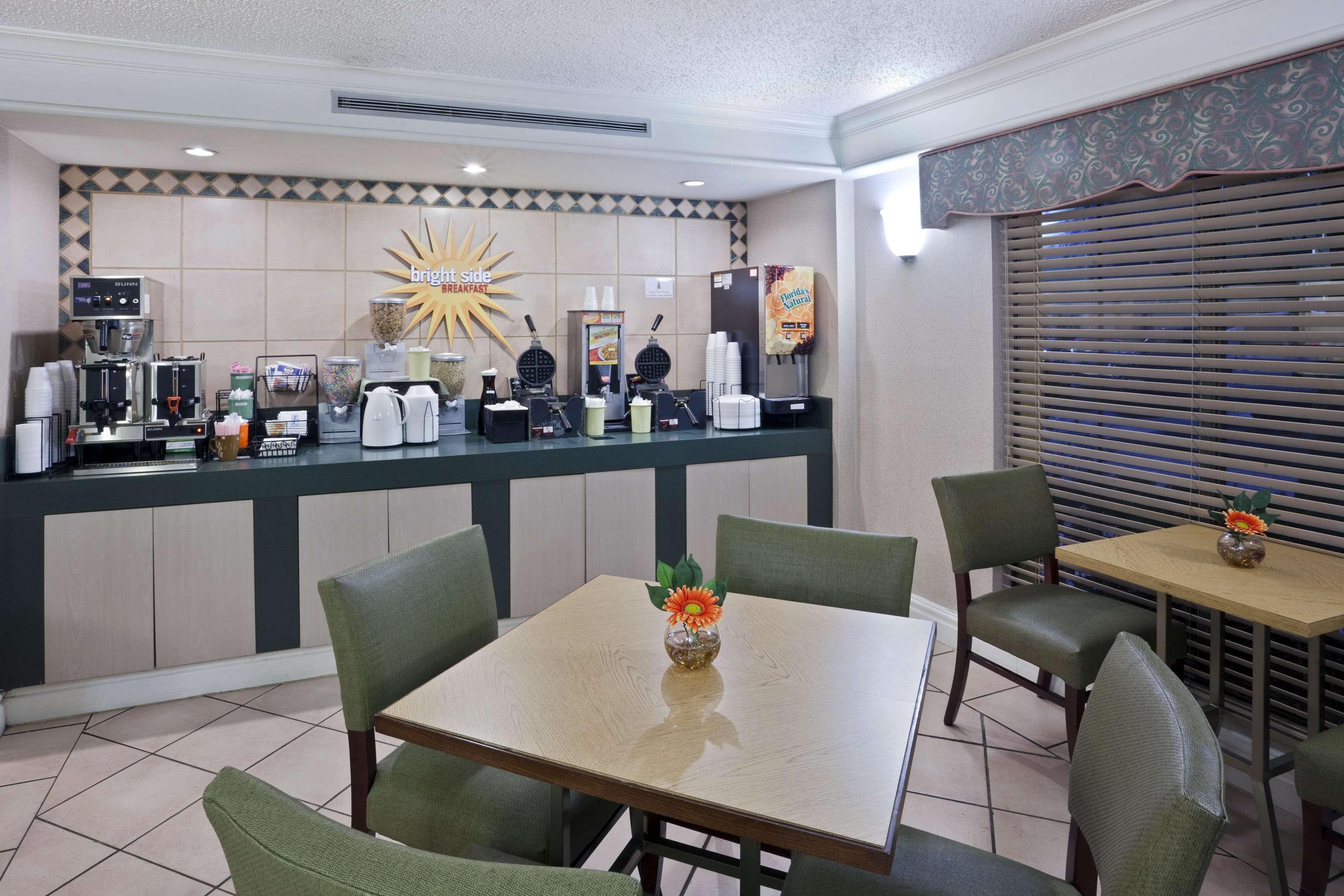 Hotel La Quinta By Wyndham West