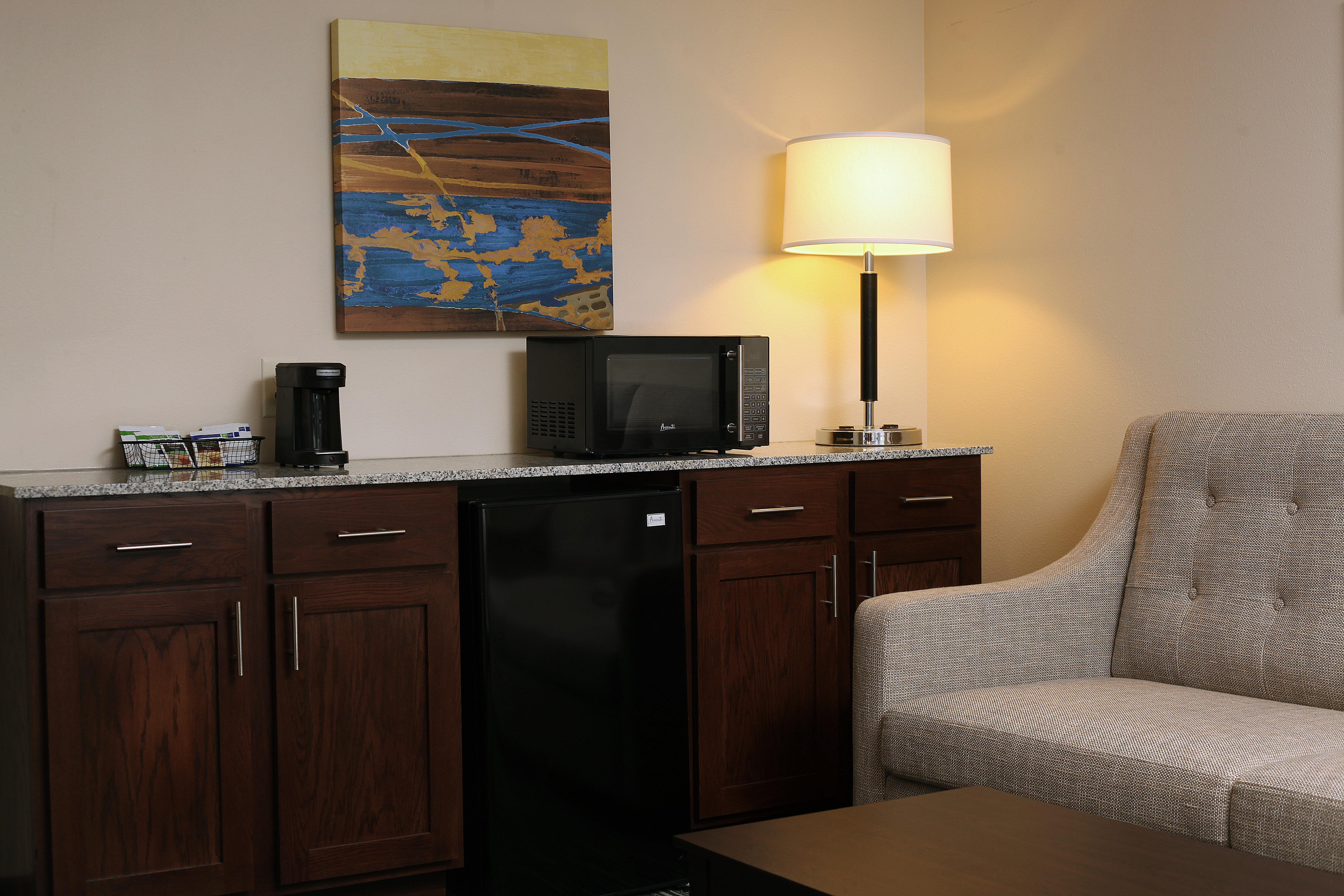 Express & South Ralston Arena By Ihg Hotel 2*