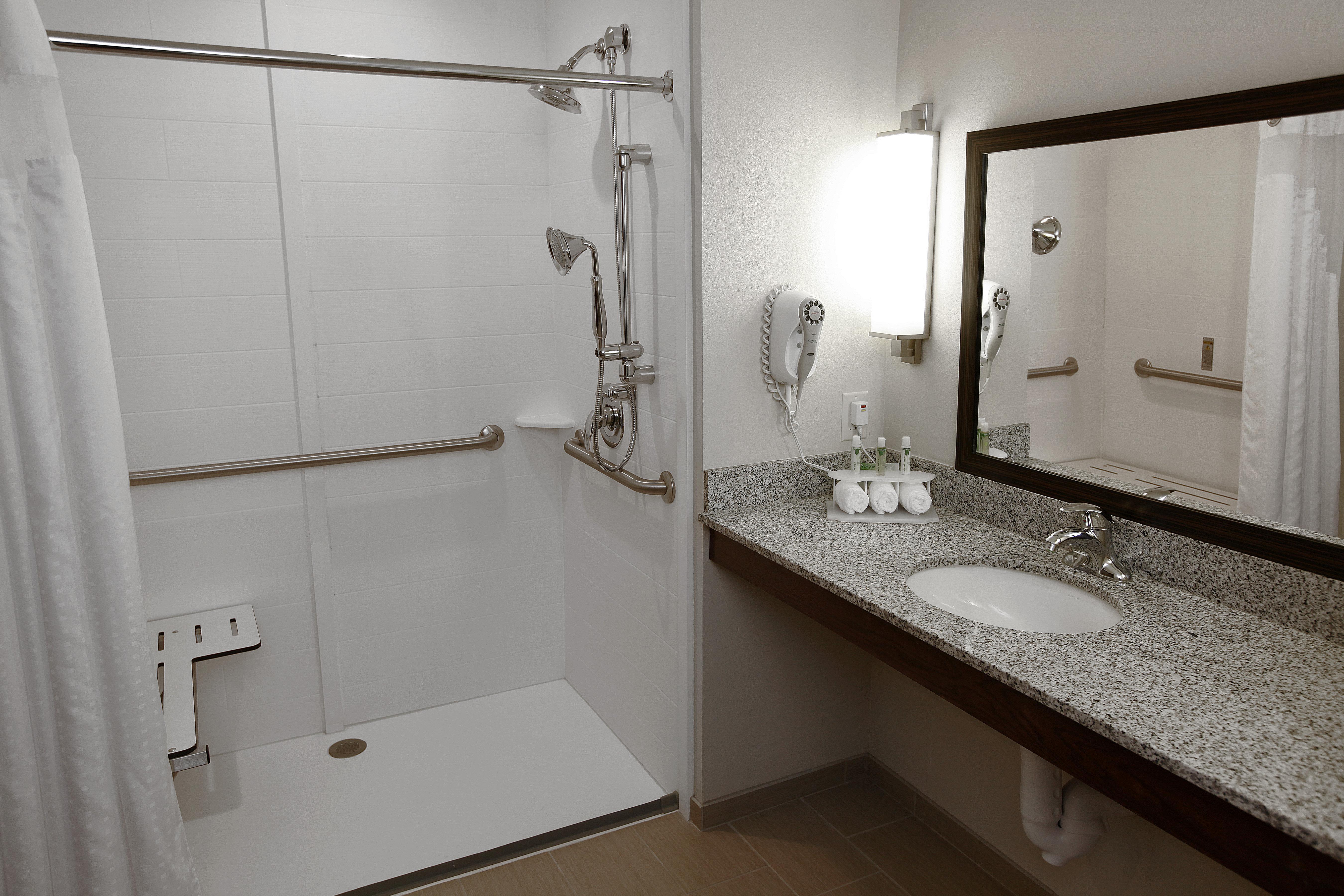 Express & South Ralston Arena By Ihg Hotel 2*