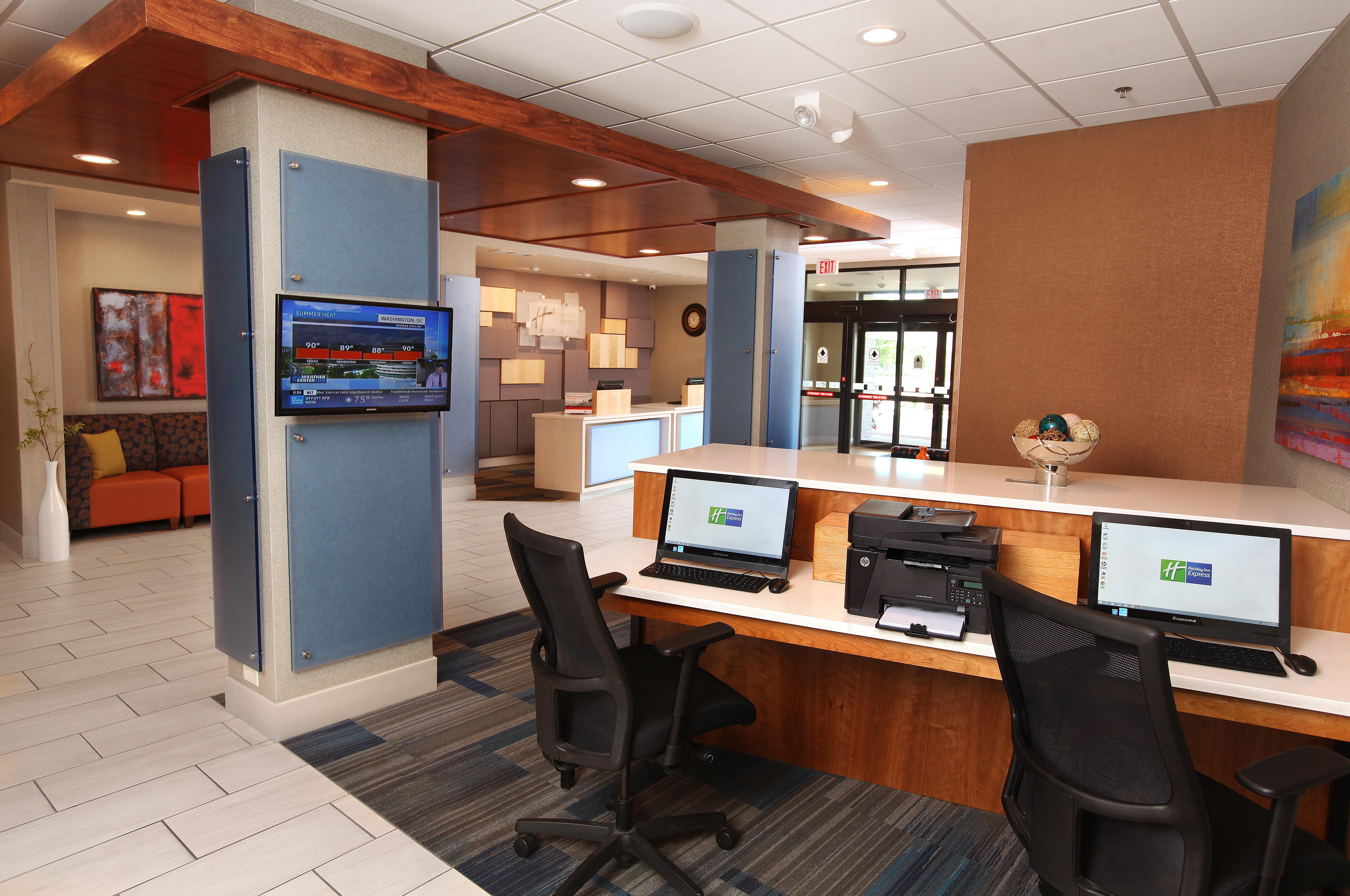Express & South Ralston Arena By Ihg Hotel