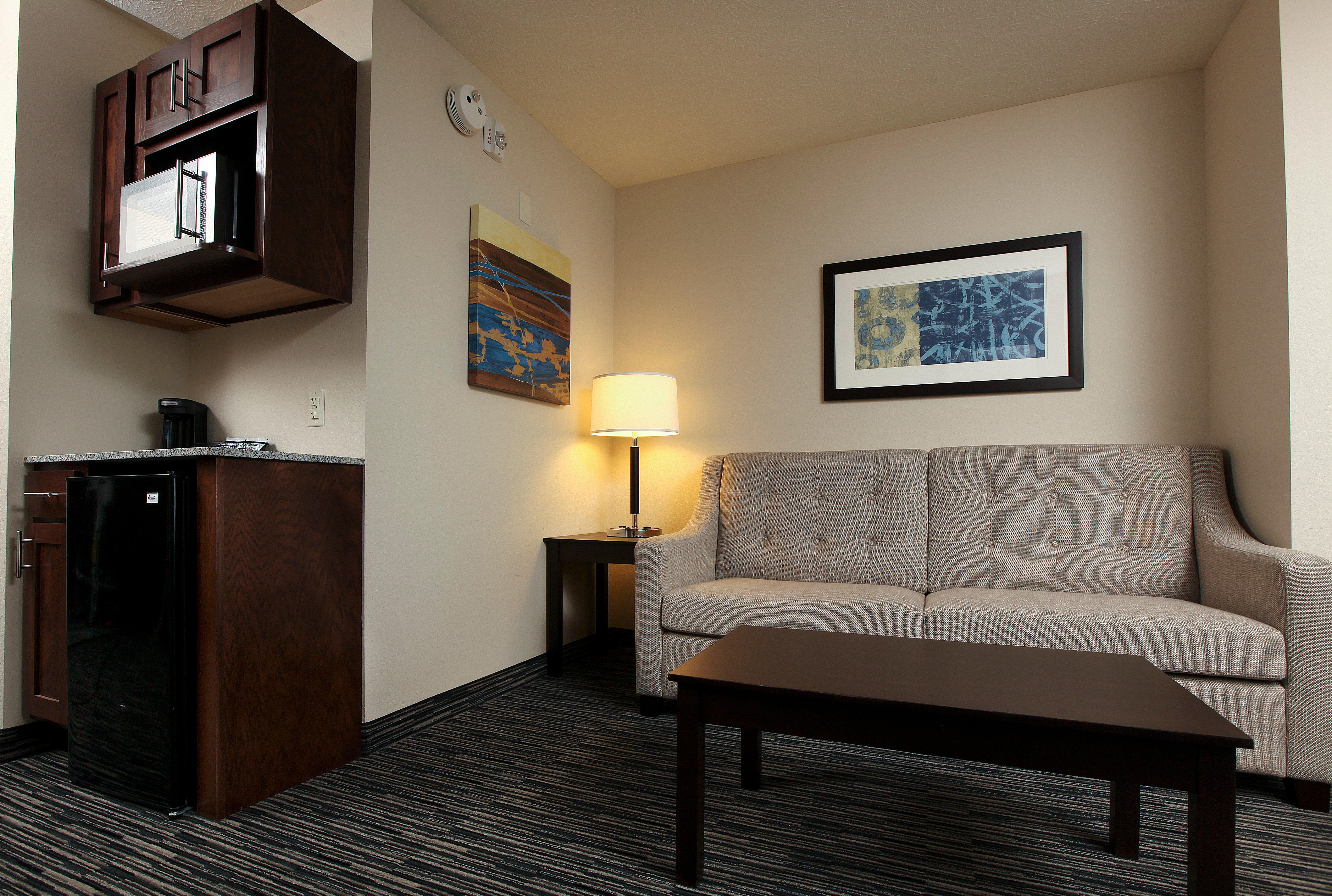 Express & South Ralston Arena By Ihg Hotel