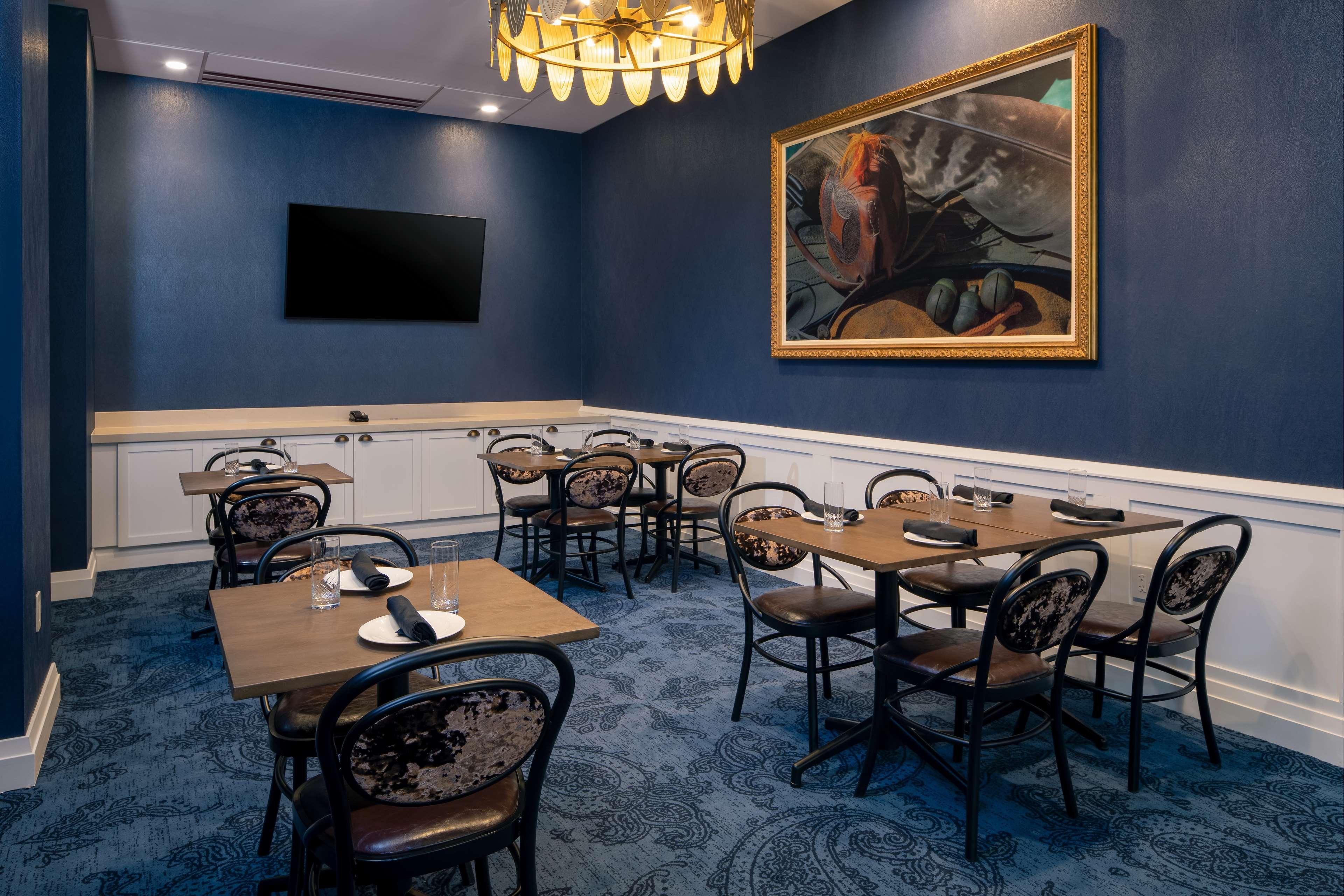 The Peregrine Downtown Curio Collection By Hilton Hotel