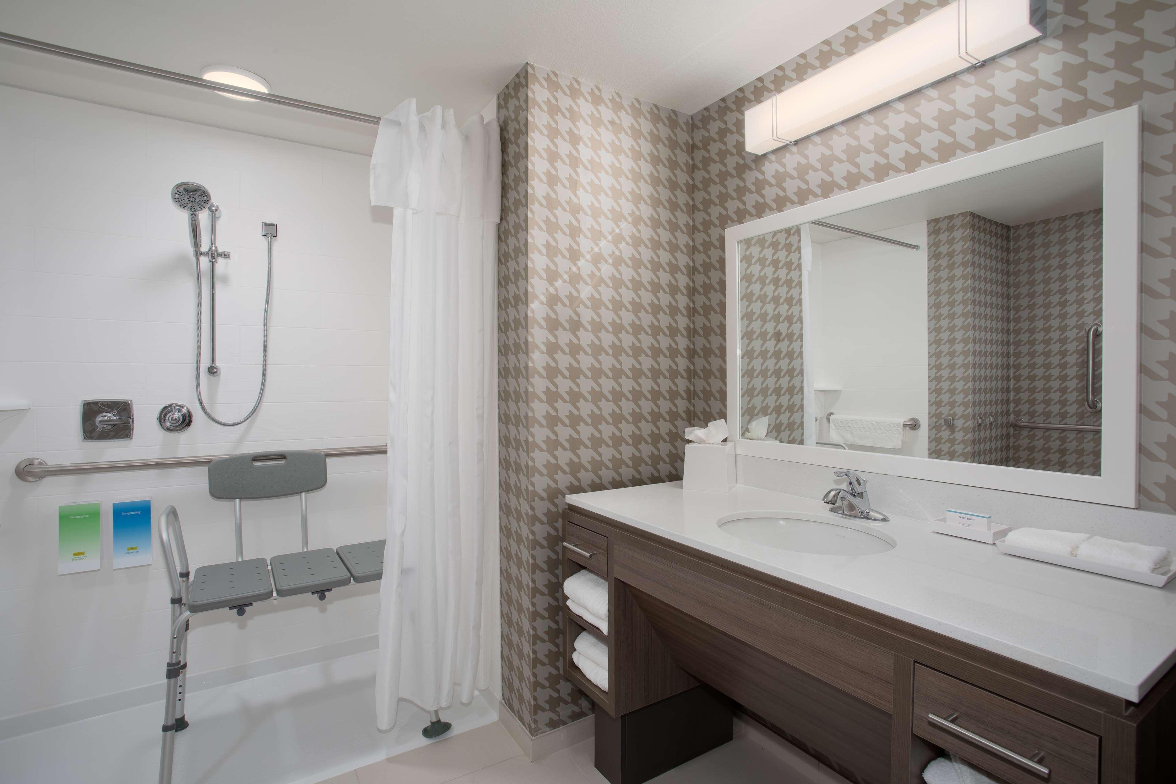 Home2 By Hilton Un Medical Ctr Area Hotel 3*