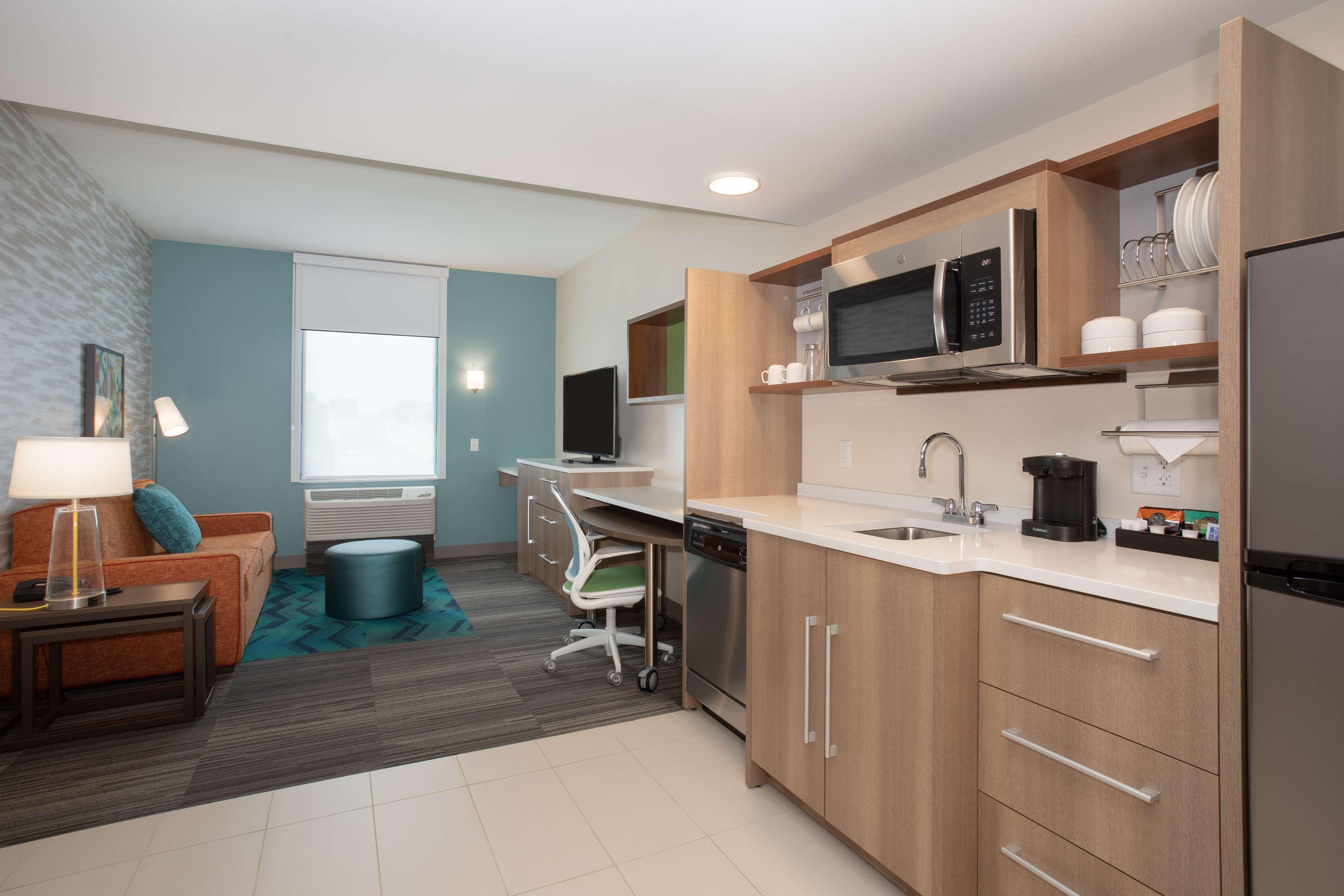 Hotel Home2 By Hilton Un Medical Ctr Area 3*