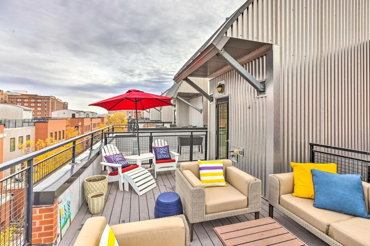 Downtown With Rooftop Patio And Views!