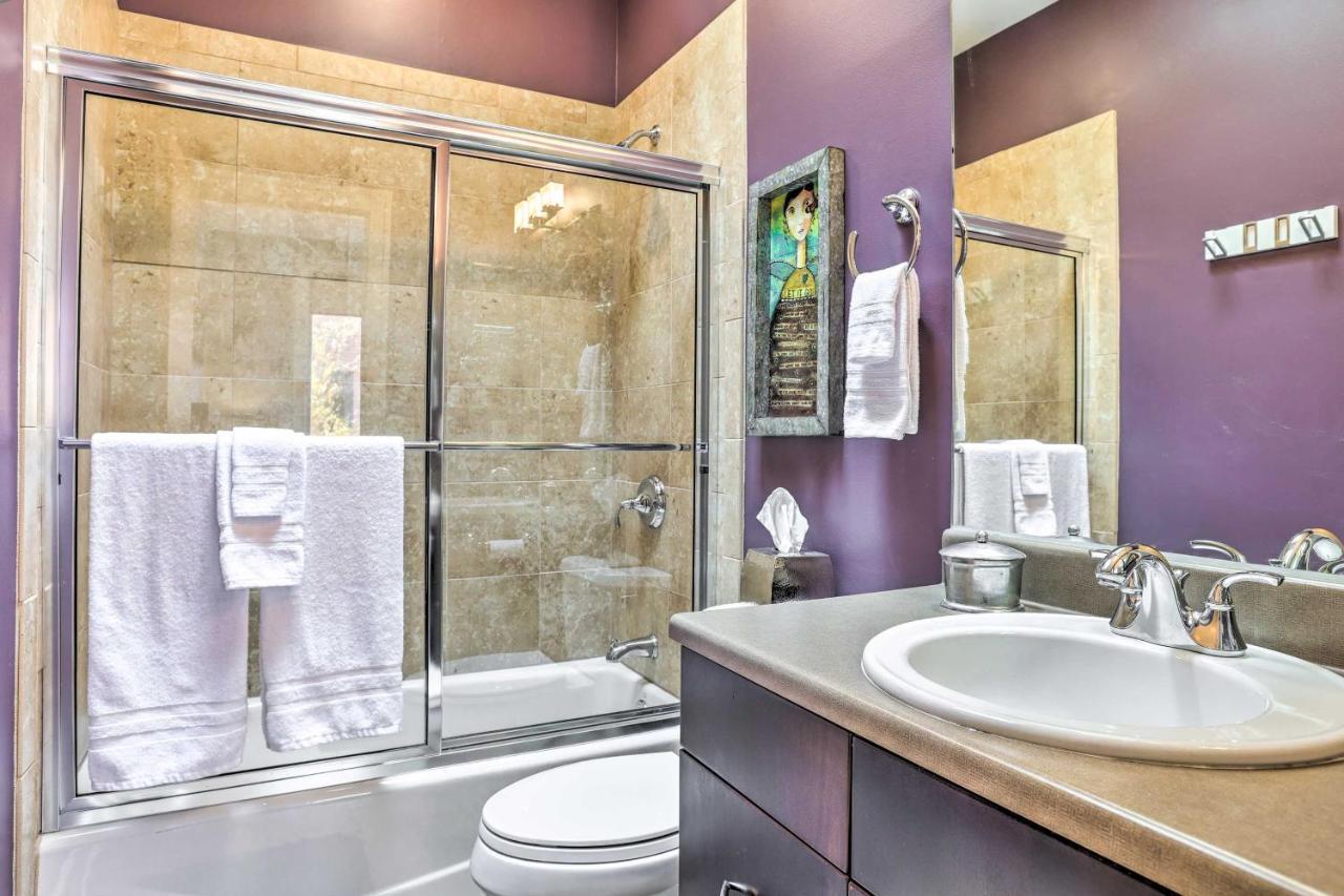 Downtown With Rooftop Patio And Views! *