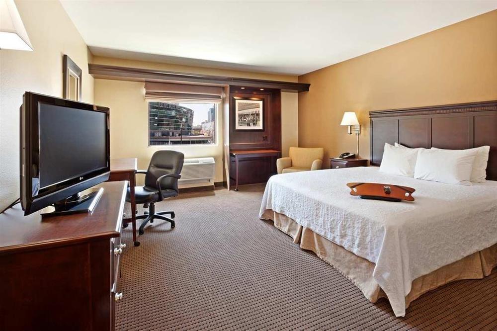 Hampton & Omaha-downtown Hotel 3*