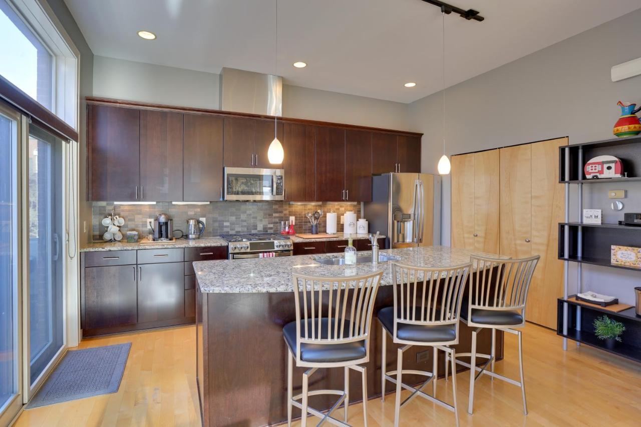 Apartment Downtown With Rooftop Patio And Views! *