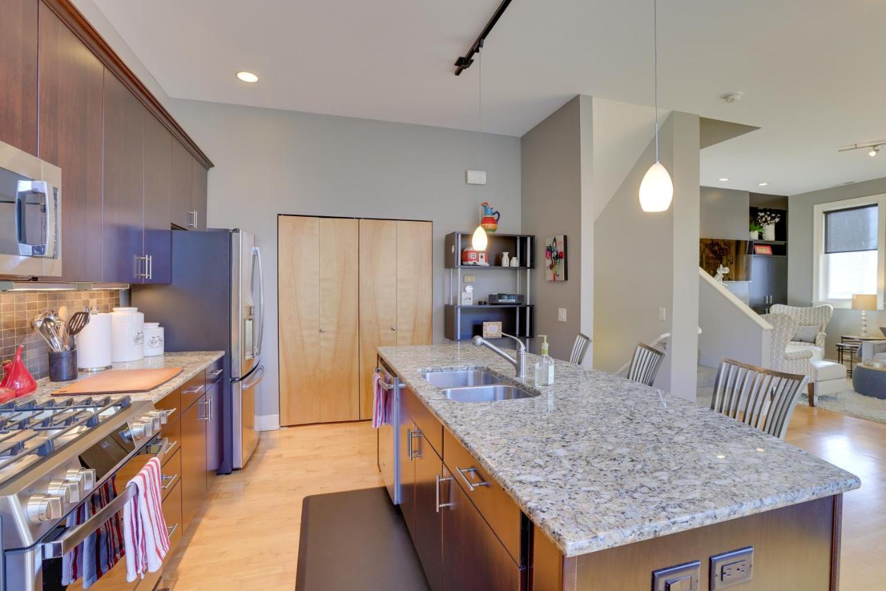 Apartment Downtown With Rooftop Patio And Views! *