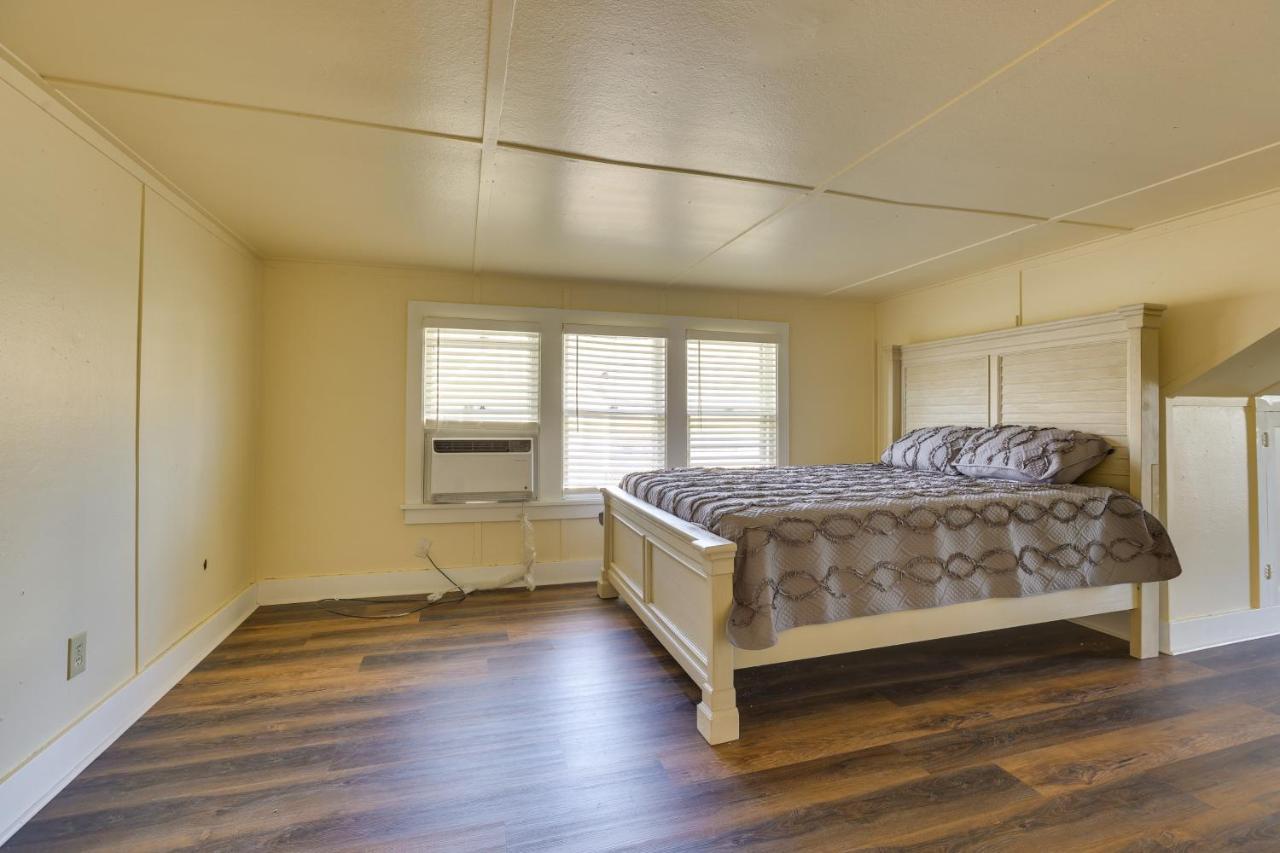 Quaint Less Than 5 Mi To Downtown! Holiday home *