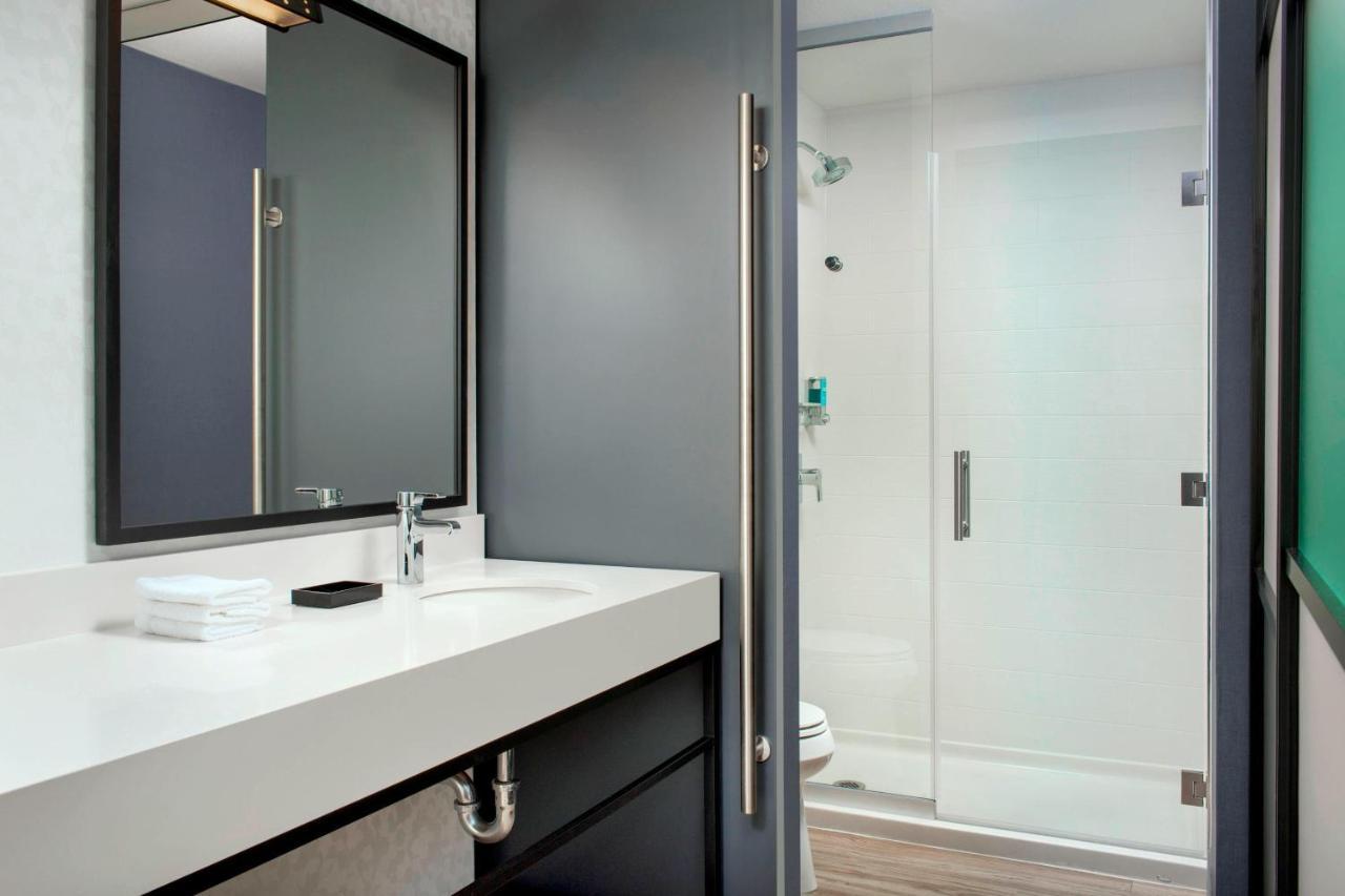 Aloft West Hotel 3*