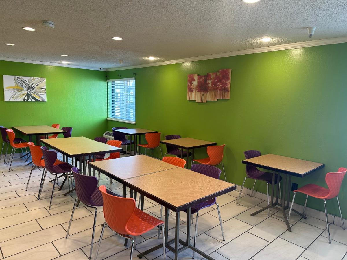 La Quinta By Wyndham Southwest