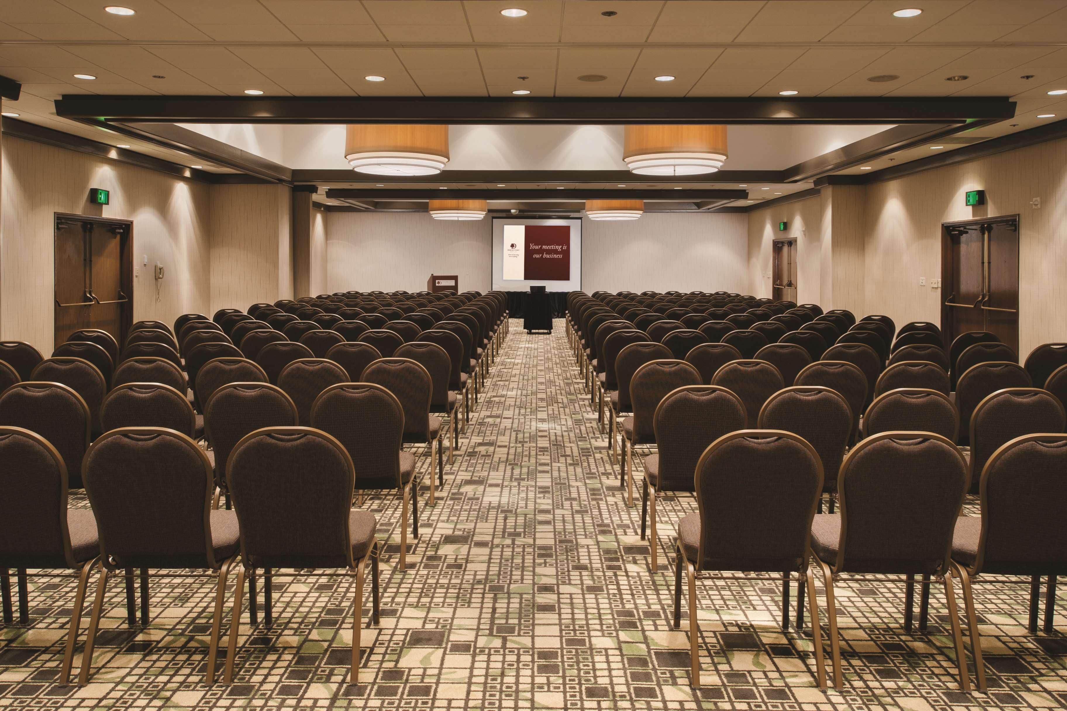Doubletree By Hilton & Executive Meeting Center Omaha-downtown Hotel 4*