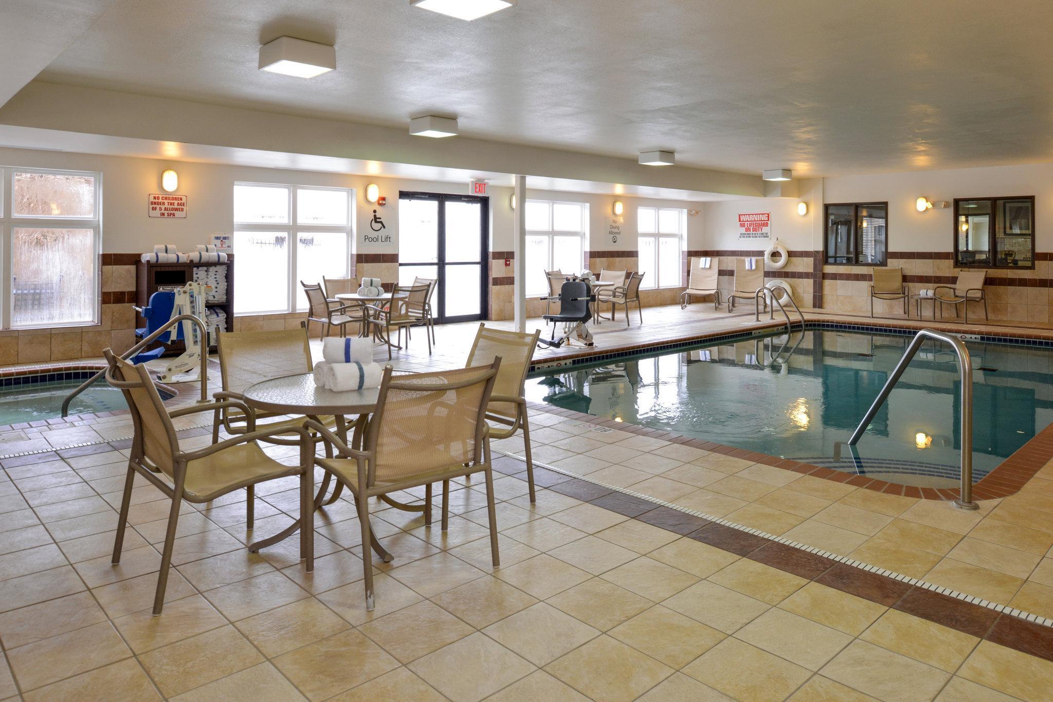 Express & Cherry Hills By Ihg Hotel